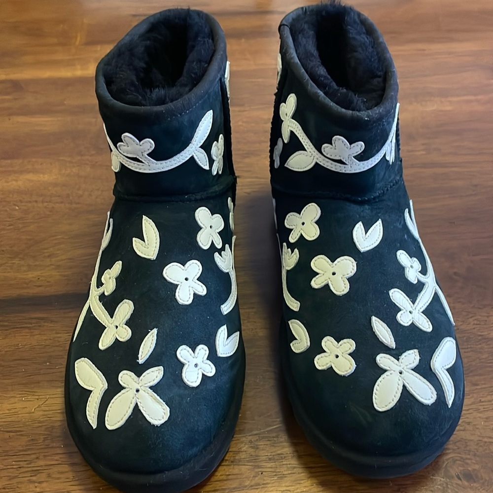 NWOT Ugg Boots Sz 7